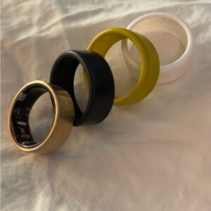 Qalo slim smart ring